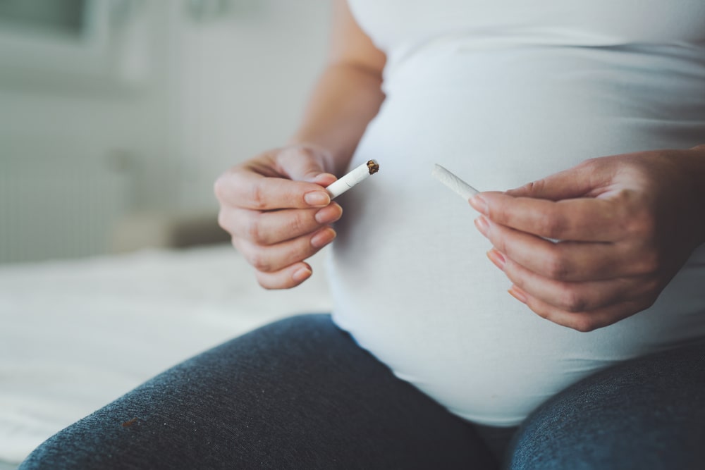 Smoking woman during pregnancy