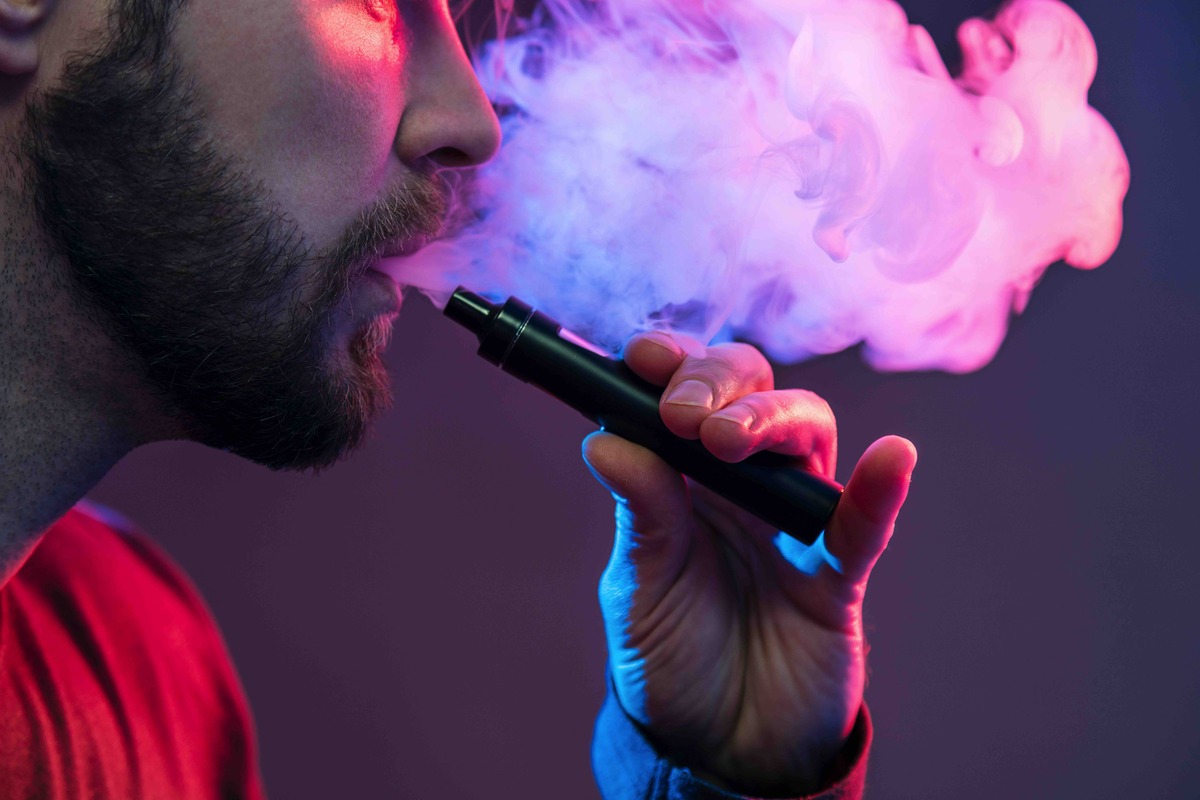 Short-Term and Long-Term Effects of Vaping: Health Risks of E-cigarettes